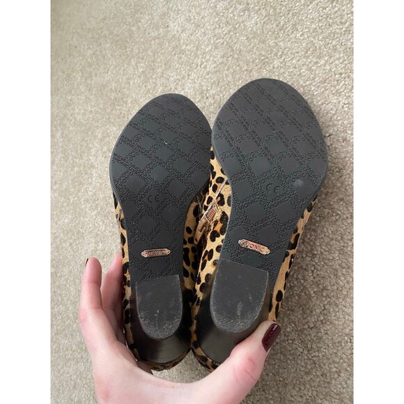 Vionic Georgia Cheetah Leopard Calf Hair Ankle Booties Women's Size 6 - Picture 11 of 12